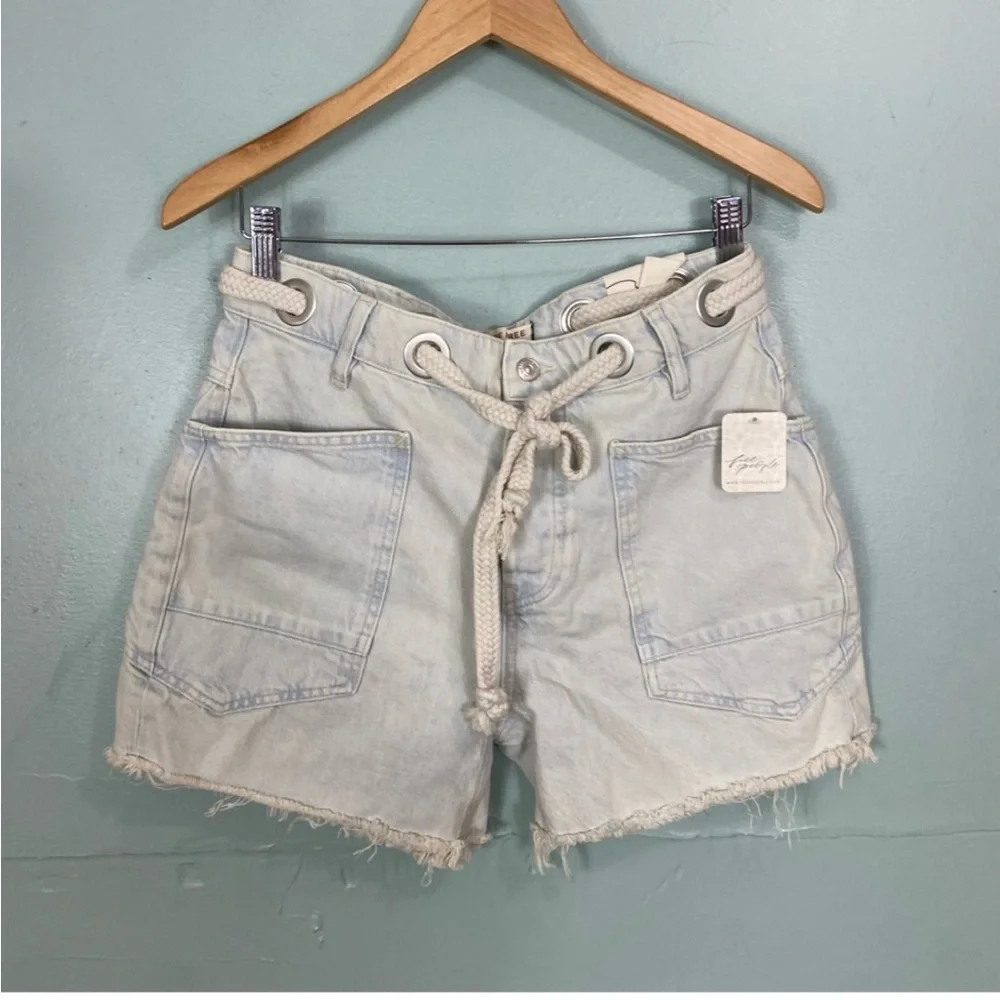 Free People We The‎ Free Moxie Short In Bleached Light Wash Blue Size 30 Barrel
